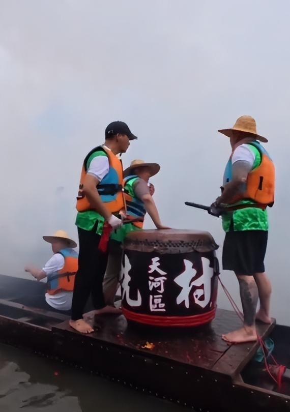 条龙舟翻2条邻村嘲笑记族谱原因在闺女上j9九游会网址是什么端午剩1天猎德3(图12)