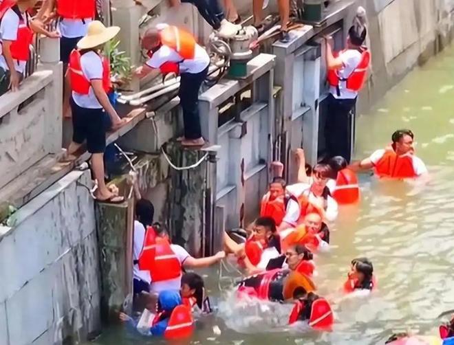 条龙舟翻2条邻村嘲笑记族谱原因在闺女上j9九游会网址是什么端午剩1天猎德3(图17)